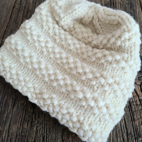 100% wool beige handmade knitted hat. - Picture 5 of 7